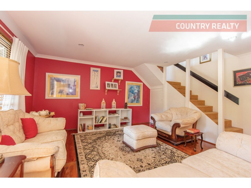 13 Harcourt Street, Toodyay WA 6566