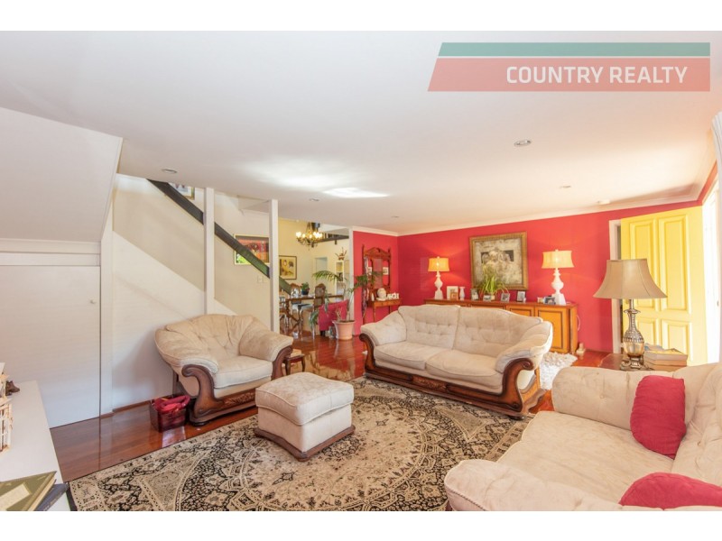 13 Harcourt Street, Toodyay WA 6566