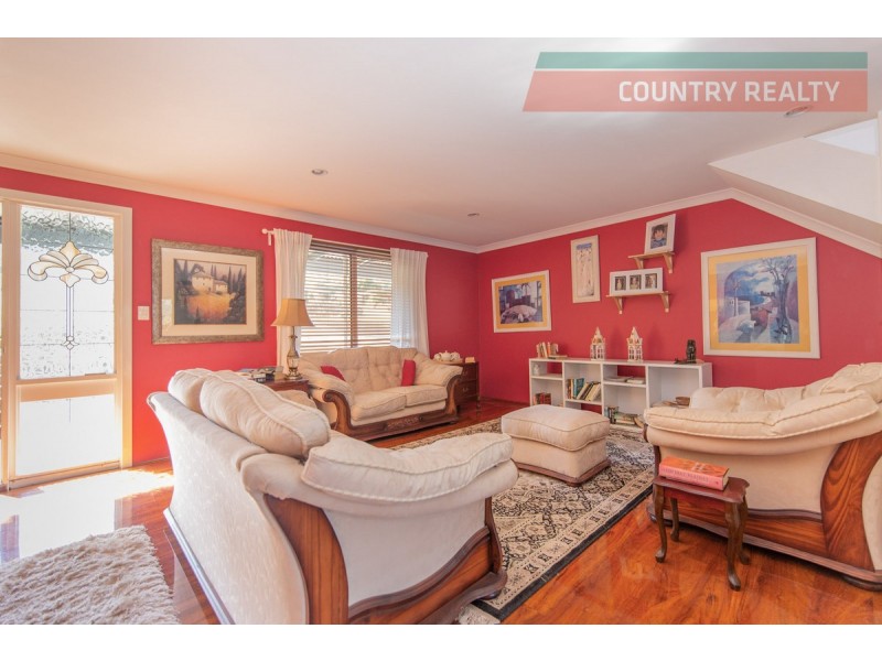 13 Harcourt Street, Toodyay WA 6566