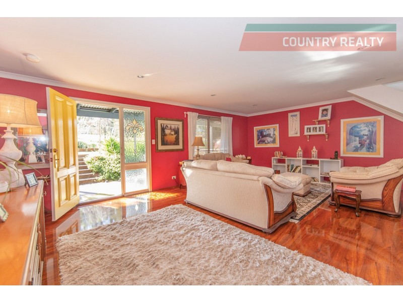 13 Harcourt Street, Toodyay WA 6566