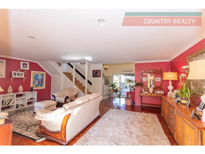13 Harcourt Street, Toodyay WA 6566