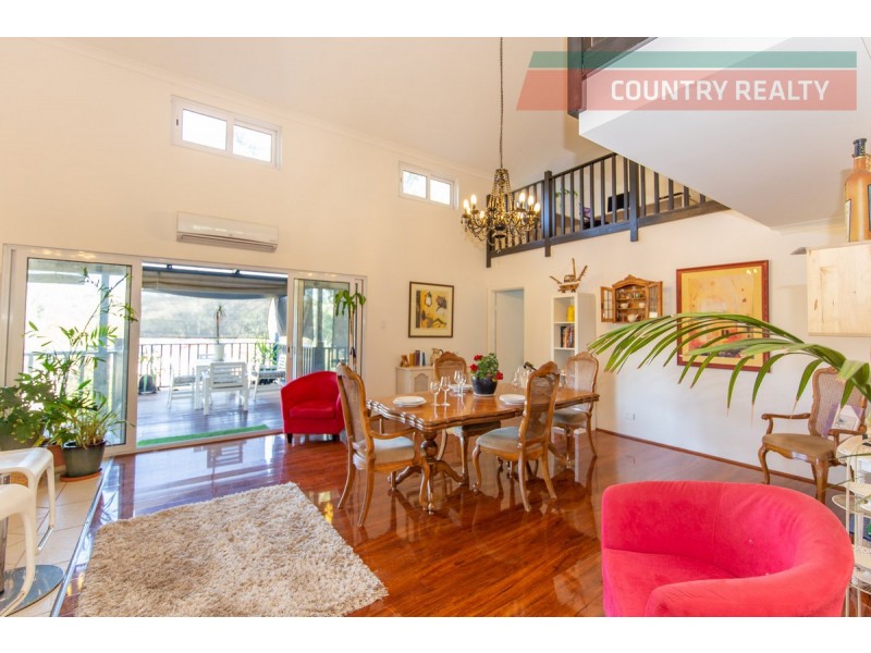 13 Harcourt Street, Toodyay WA 6566