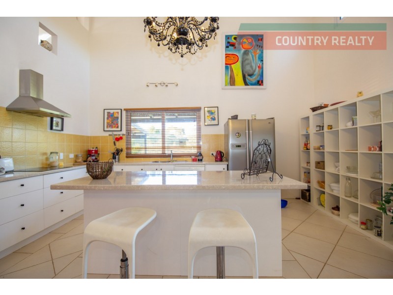 13 Harcourt Street, Toodyay WA 6566
