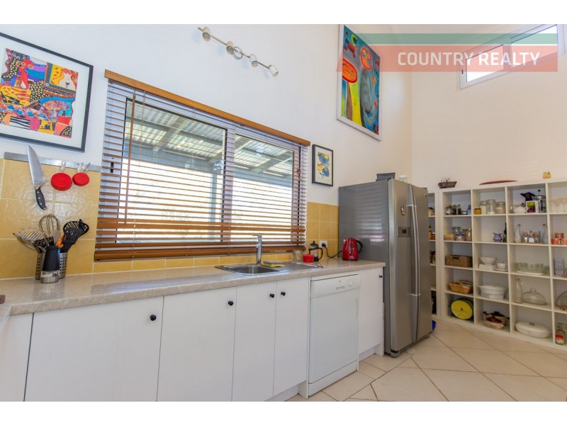13 Harcourt Street, Toodyay WA 6566