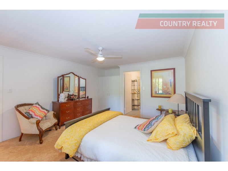 13 Harcourt Street, Toodyay WA 6566