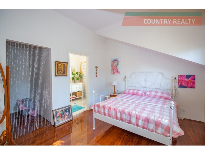 13 Harcourt Street, Toodyay WA 6566