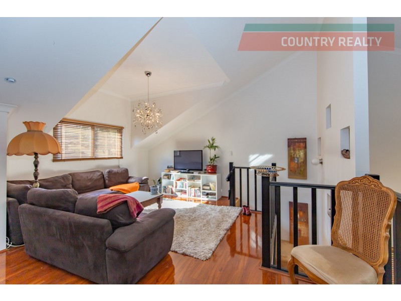 13 Harcourt Street, Toodyay WA 6566