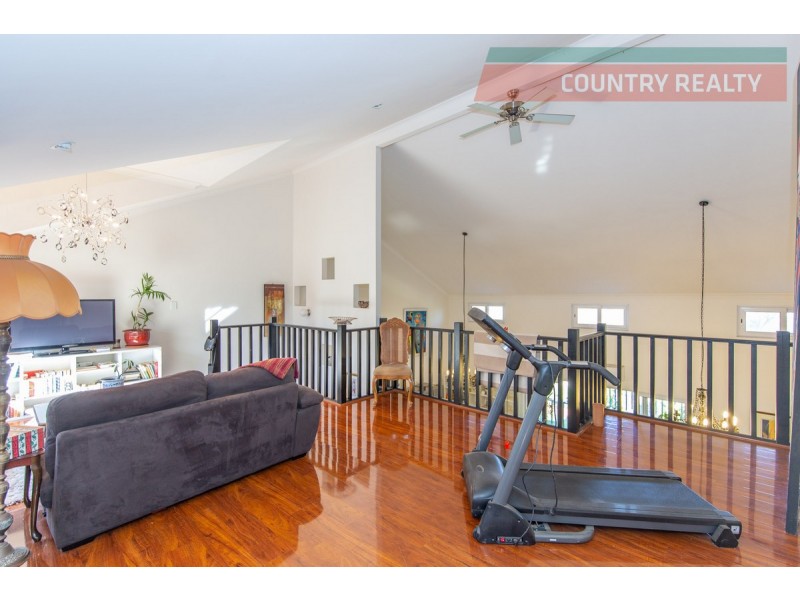 13 Harcourt Street, Toodyay WA 6566