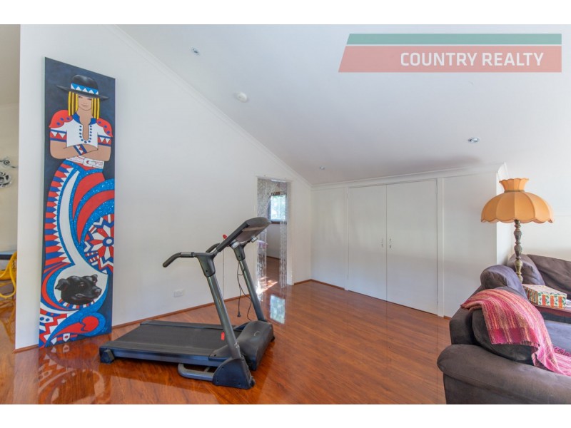 13 Harcourt Street, Toodyay WA 6566