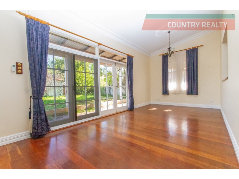 16 Hawes Street, Northam WA 6401