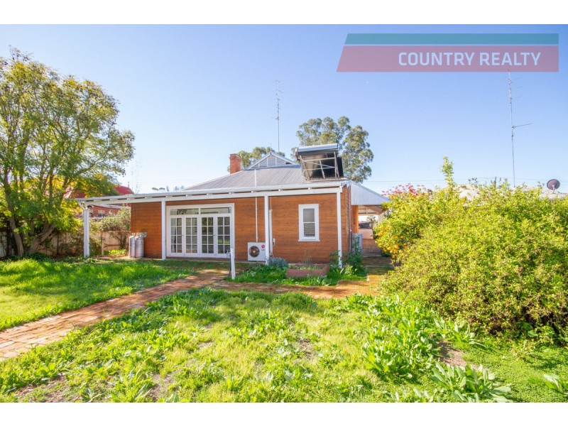 16 Hawes Street, Northam WA 6401