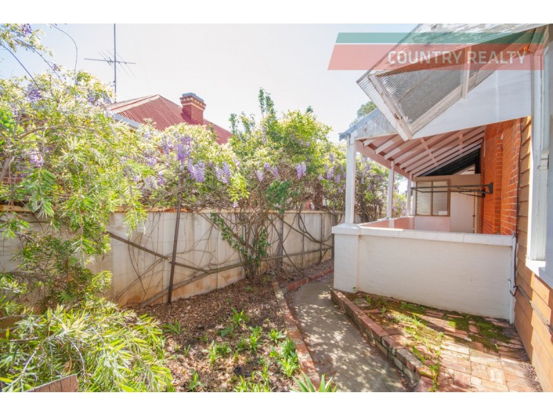 16 Hawes Street, Northam WA 6401