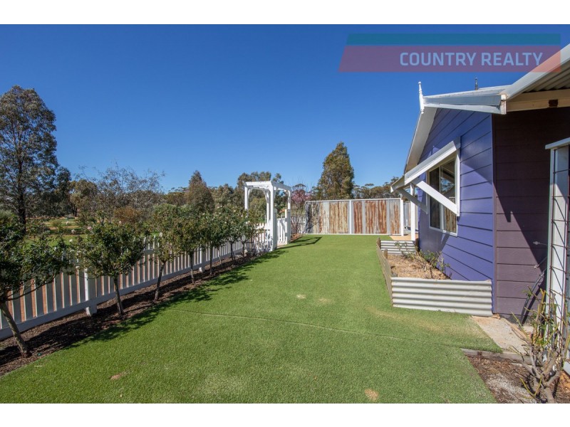13 Walkey Close, Toodyay WA 6566