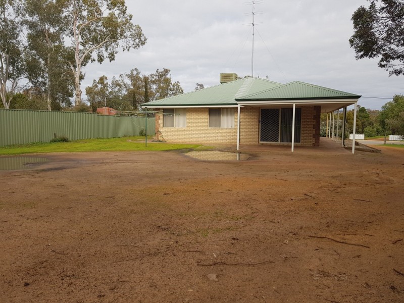 68 suburban Road, York WA 6302