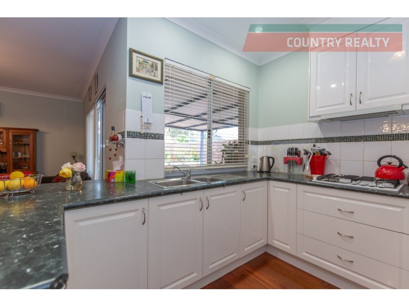 27 Selby Street, Northam WA 6401