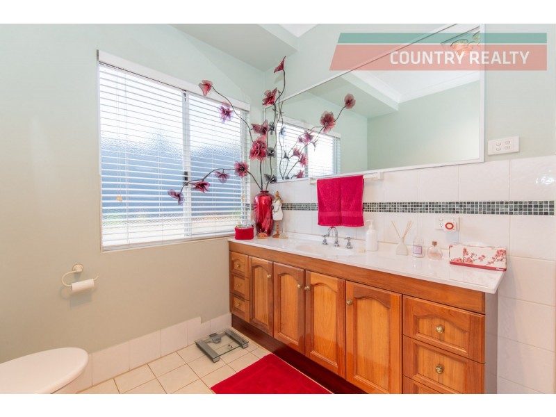 27 Selby Street, Northam WA 6401