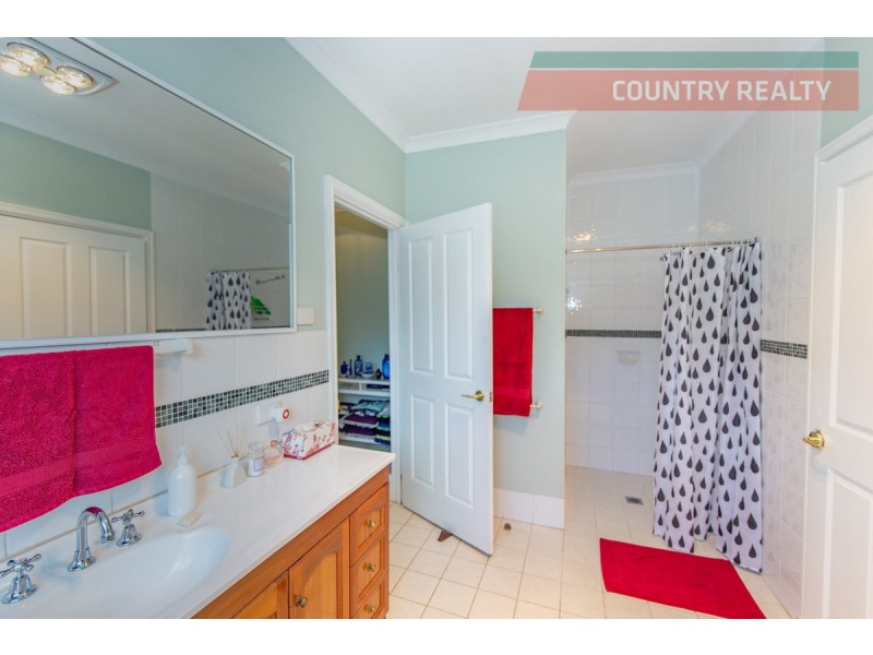 27 Selby Street, Northam WA 6401