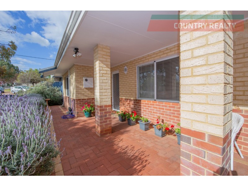 27 Selby Street, Northam WA 6401