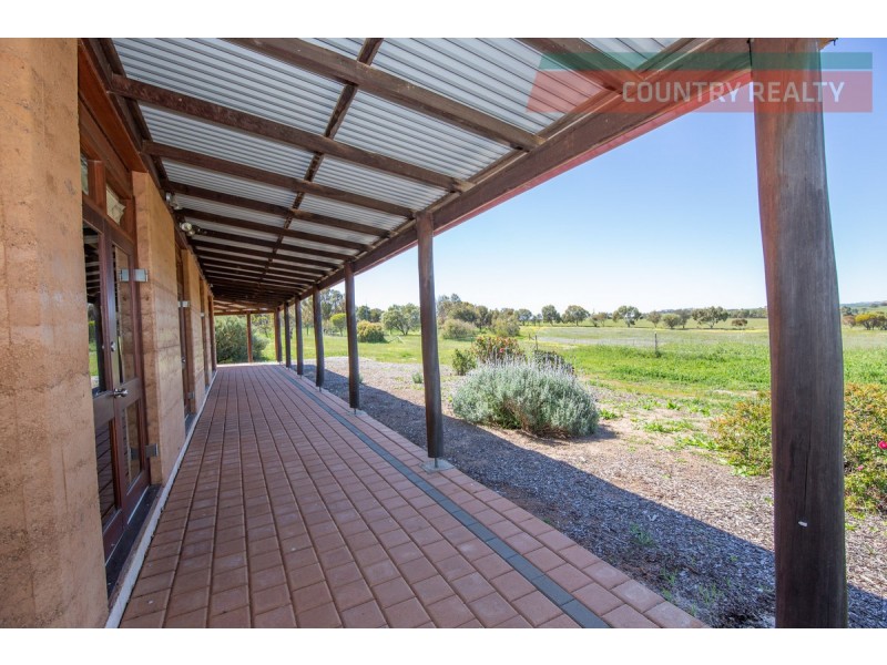 523 Wongamine Road, Northam WA 6401