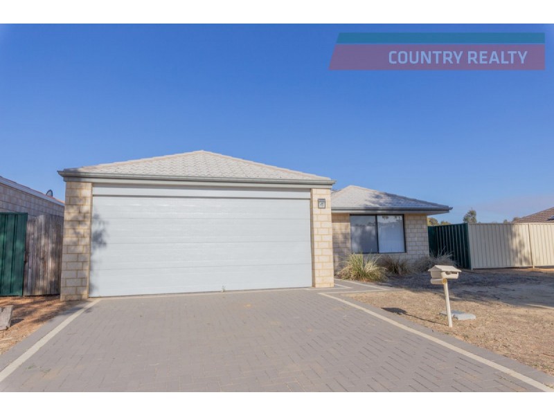 13 Riverside Outlook, Northam WA 6401