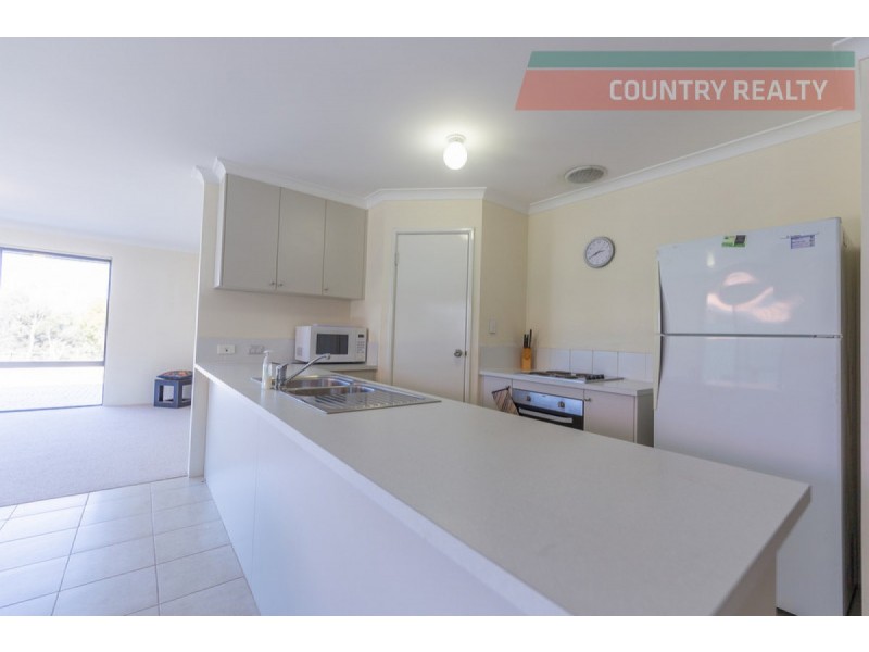 13 Riverside Outlook, Northam WA 6401