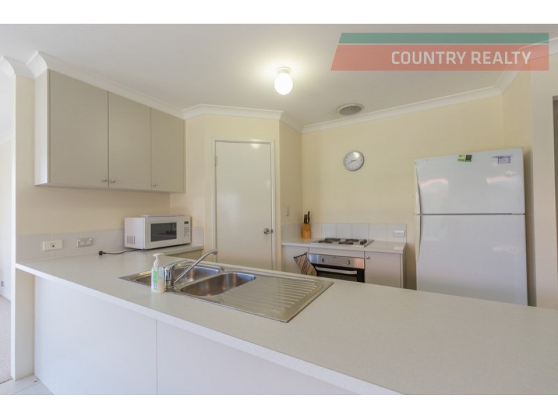 13 Riverside Outlook, Northam WA 6401