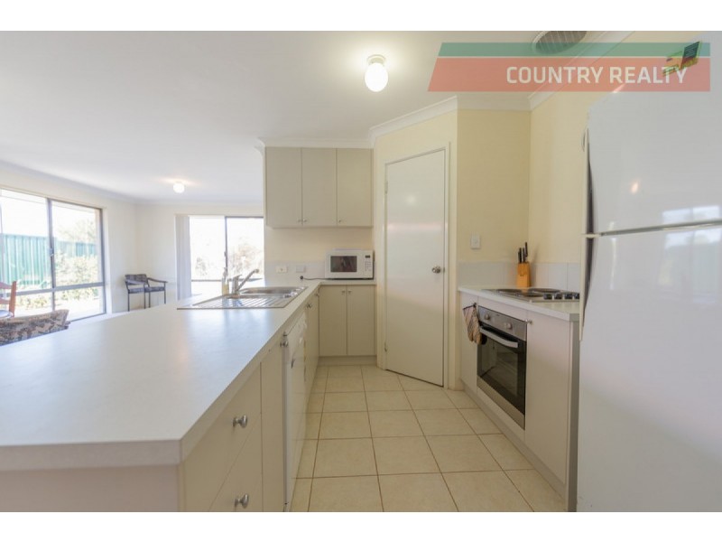 13 Riverside Outlook, Northam WA 6401