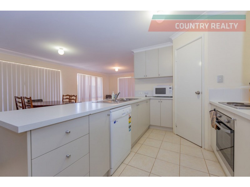 13 Riverside Outlook, Northam WA 6401