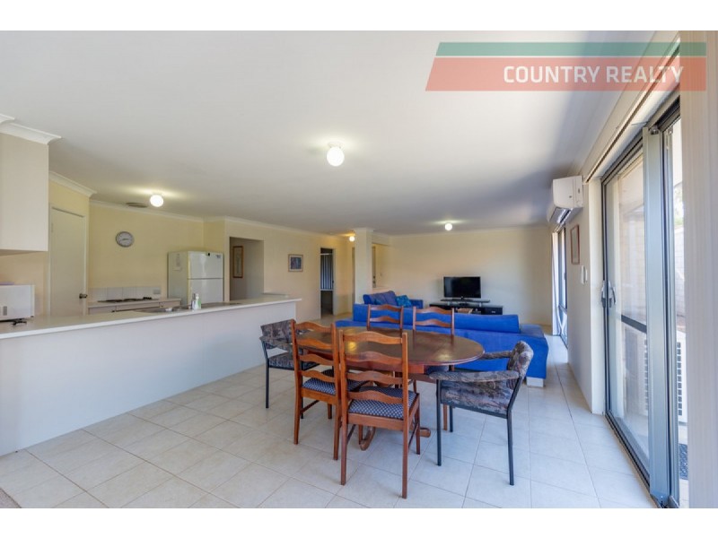 13 Riverside Outlook, Northam WA 6401