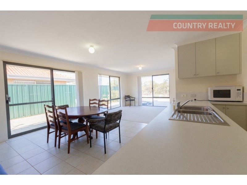 13 Riverside Outlook, Northam WA 6401