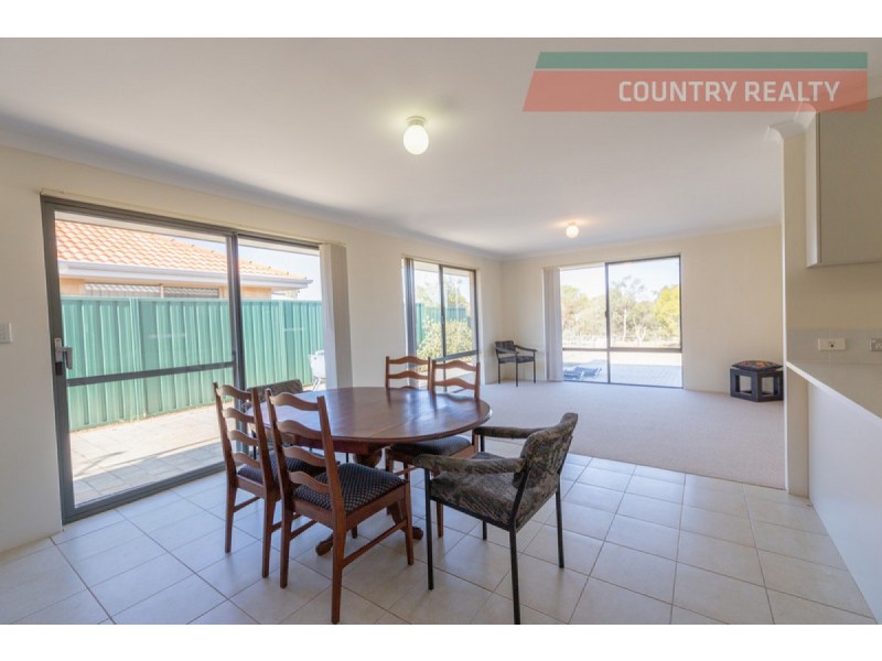 13 Riverside Outlook, Northam WA 6401