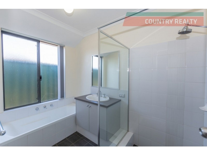 13 Riverside Outlook, Northam WA 6401