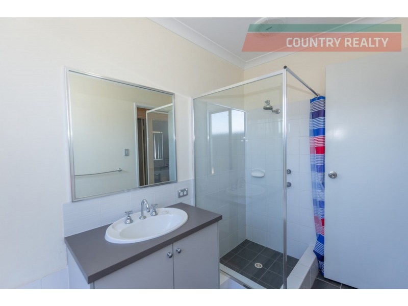 13 Riverside Outlook, Northam WA 6401