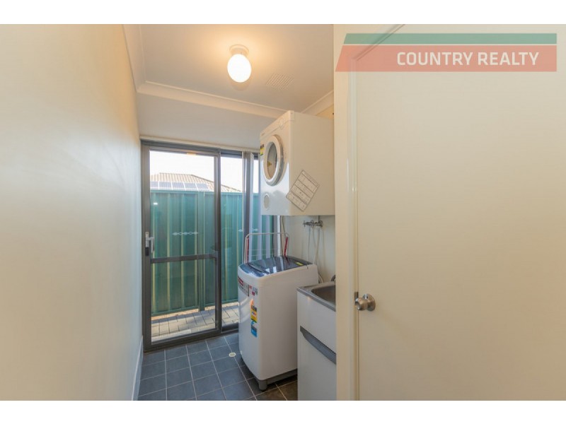 13 Riverside Outlook, Northam WA 6401