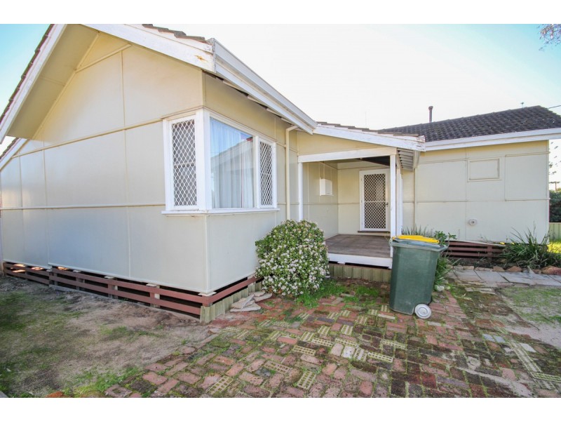 6 Strickland Avenue, Northam WA 6401