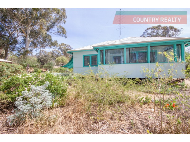 153 Railway Road, Clackline WA 6564