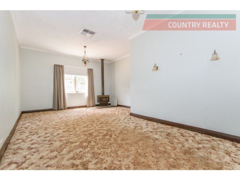 153 Railway Road, Clackline WA 6564