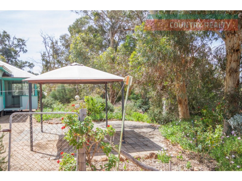 153 Railway Road, Clackline WA 6564