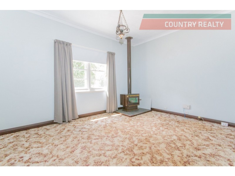 153 Railway Road, Clackline WA 6564