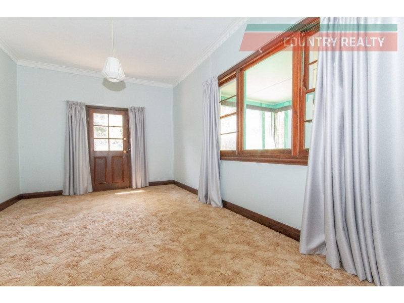 153 Railway Road, Clackline WA 6564