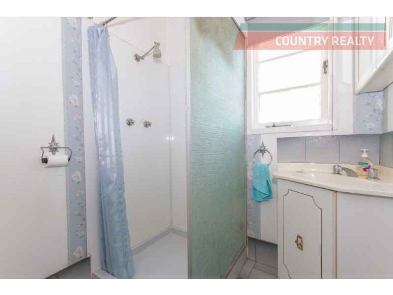 153 Railway Road, Clackline WA 6564