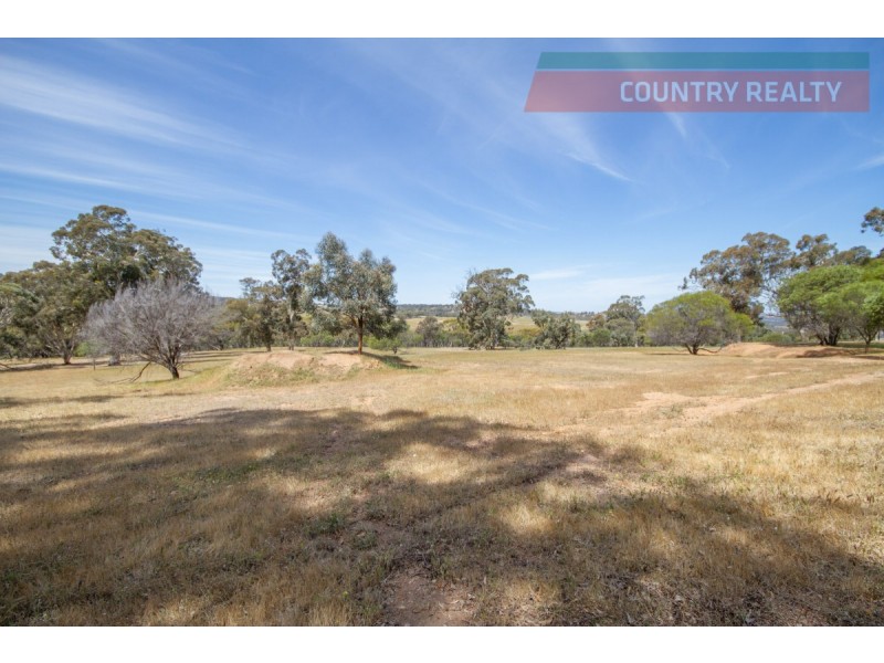 153 Railway Road, Clackline WA 6564