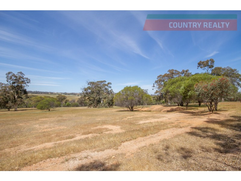 153 Railway Road, Clackline WA 6564