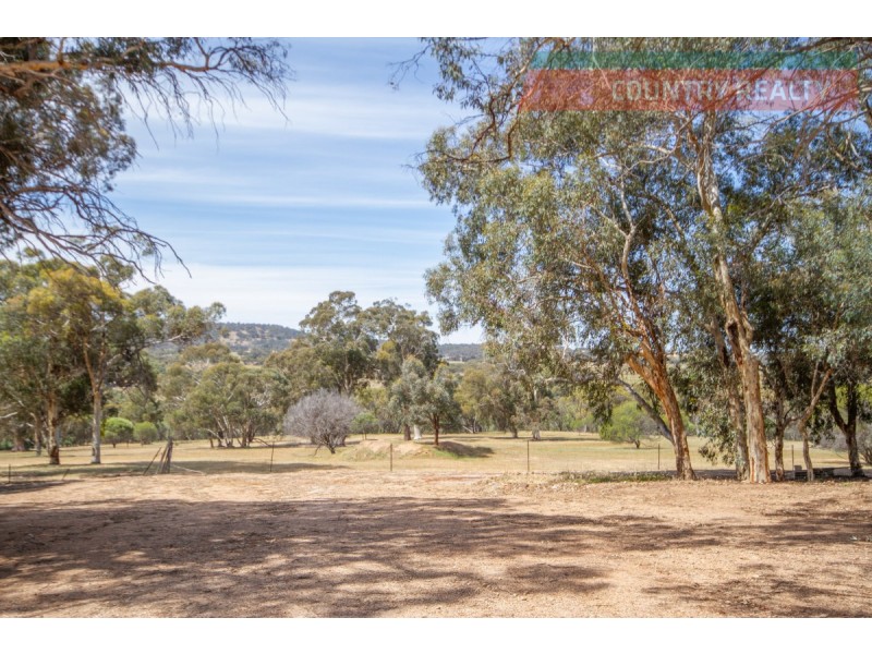 153 Railway Road, Clackline WA 6564