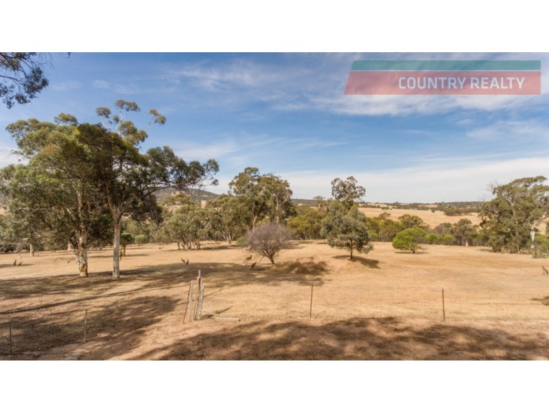 153 Railway Road, Clackline WA 6564