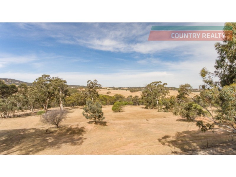153 Railway Road, Clackline WA 6564