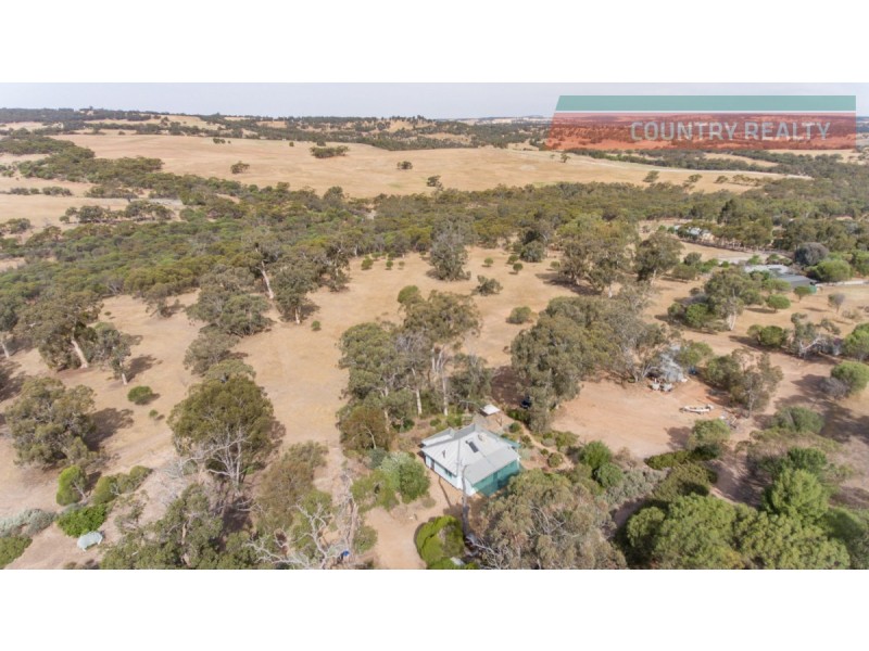 153 Railway Road, Clackline WA 6564