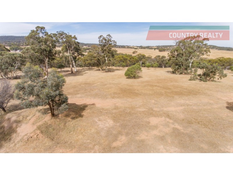 153 Railway Road, Clackline WA 6564