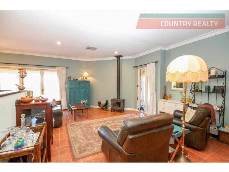 38 Lukin Road, Clackline WA 6564