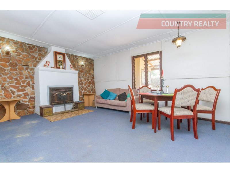 3 & 5 Lee Crescent, York WA 6302